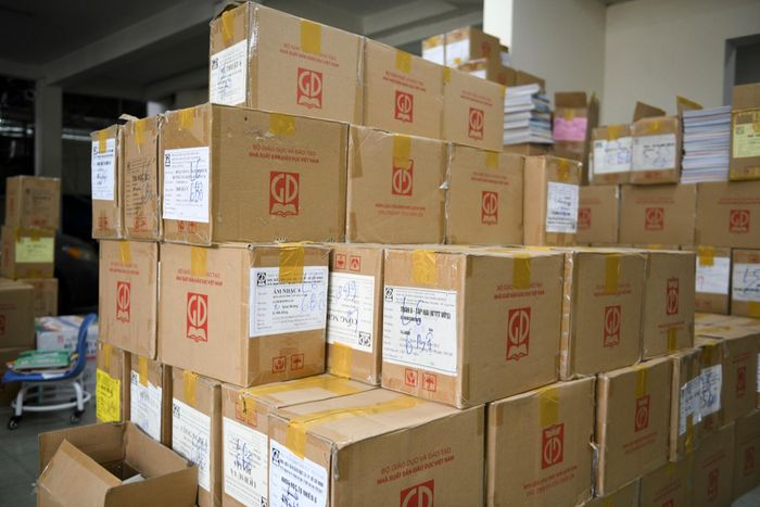  NXB Giáo dục Việt Nam in bổ sung 9 triệu bản sách giáo khoa, dự kiến bắt đầu cung ứng từ ngày 25/8 và hoàn thành vào khoảng ngày 5/9. Ảnh: Duy Hiệu.
