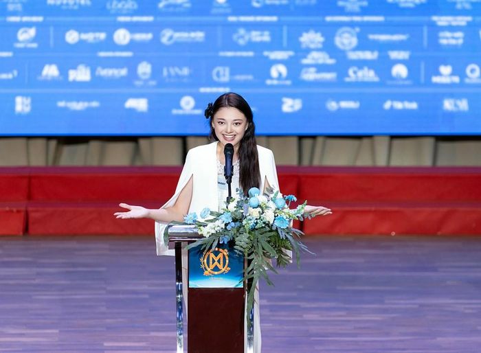 Đại diện Đức Julia Kühnle chiến thắng tại khu vực châu Âu