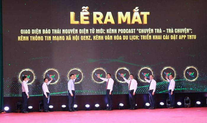 Lễ ra mắt giao diện Báo Thái Nguyên điện tử mới; kênh Podcast “Chuyện Trà - Trà chuyện”; kênh thông tin mạng xã hội Gen Z, kênh Văn hóa - Du lịch; triển khai cài đặt app TNTV