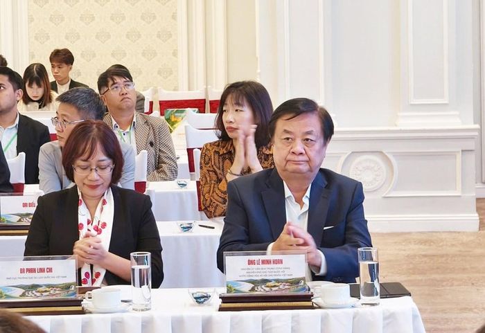 Nguyên Phó Chủ tịch Quốc hội Lê Minh Hoan và các đại biểu dự Diễn đàn