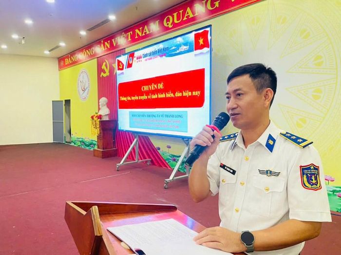 Thượng tá Vũ Thành Long, báo cáo viên Bộ Tư lệnh Vùng Cảnh sát biển 2, thông tin về tình hình biển, đảo