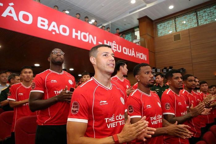 Các cầu thủ Thể Công - Viettel tại Lễ xuất quân mùa giải 2026/27