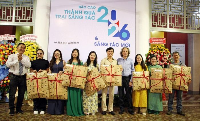 Hội Mỹ thuật TP.HCM ghi nhận sự đóng góp của các họa sĩ, cá nhân đối với hoạt động của Hội trong nhiệm kỳ 2020-2025