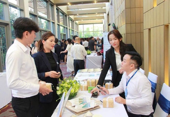 Đại diện các hãng hàng không và đại lý lữ hành Nhật Bản tìm hiểu thông tin về sản phẩm du lịch Khánh Hòa