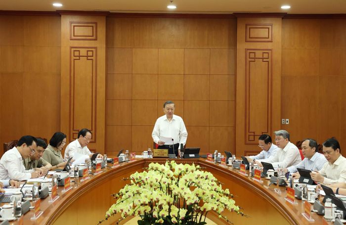 Sáng 25/8/2026, tại Trụ sở Trung ương Đảng, Tổng Bí thư, Chủ tịch nước Tô Lâm chủ trì cuộc làm việc với các cơ quan liên quan về đánh giá kết quả 1 năm triển khai thực hiện Nghị quyết số 71-NQ/ TW ngày 22/8/2025 của Bộ Chính trị về đột phá phát triển giáo dục và đào tạo. Ảnh: Thống Nhất – TTXVN