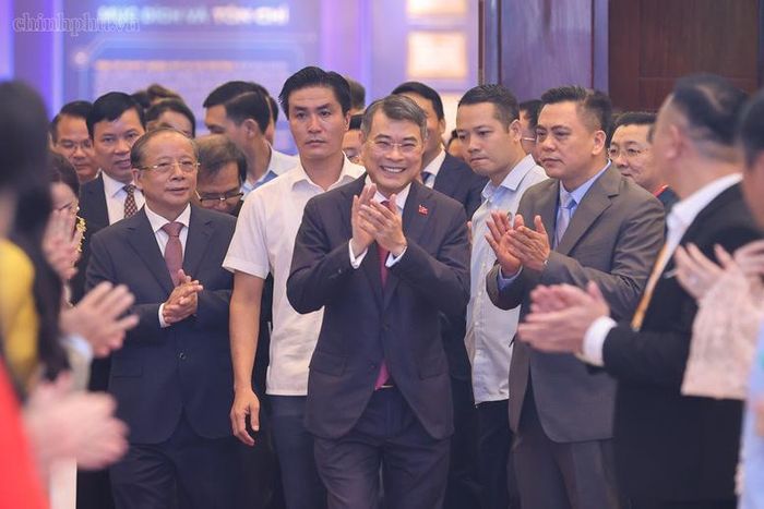Thủ tướng Chính phủ Lê Minh Hưng dự lễ kỷ niệm 20 năm thành lập và đón nhận Huân chương Lao động hạng Nhất của Hiệp hội Doanh nghiệp nhỏ và vừa Việt Nam (VINASME) - Ảnh: chinhphu.vn/Nhật Bắc