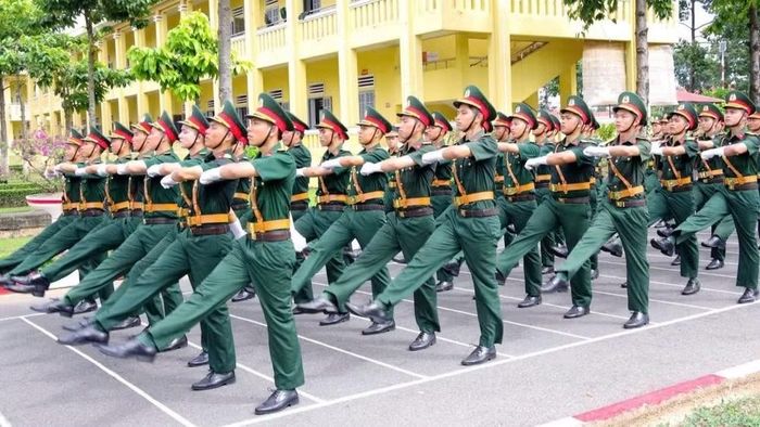 Luyện tập trong quyết tâm góp phần làm nên chương trình chính luận nghệ thuật trang nghiêm, giàu sức lan tỏa. (Ảnh: Quân khu 7)