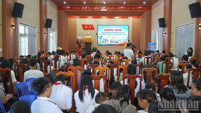 Quang cảnh chương trình. (Ảnh: QV)