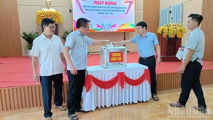 Xã Sơn Cẩm Hà tổ chức phát động trong toàn thể cán bộ, công chức, viên chức, người lao động tại các cơ quan, đơn vị trực thuộc ủng hộ sách giáo khoa vào ngày 12/6/2026. (Ảnh: QV)