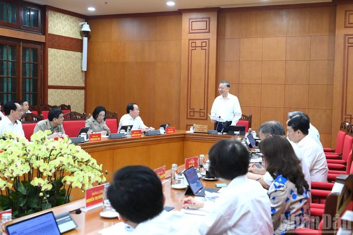 Tổng Bí thư, Chủ tịch nước Tô Lâm chủ trì làm việc với các cơ quan liên quan về đánh giá kết quả 1 năm triển khai thực hiện Nghị quyết số 71-NQ/TW của Bộ Chính trị về đột phá phát triển giáo dục và đào tạo.