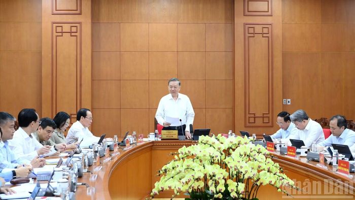 Tổng Bí thư, Chủ tịch nước Tô Lâm chủ trì làm việc với các cơ quan liên quan về đánh giá kết quả 1 năm triển khai thực hiện Nghị quyết số 71-NQ/TW của Bộ Chính trị về đột phá phát triển giáo dục và đào tạo. (Ảnh: ĐĂNG KHOA)