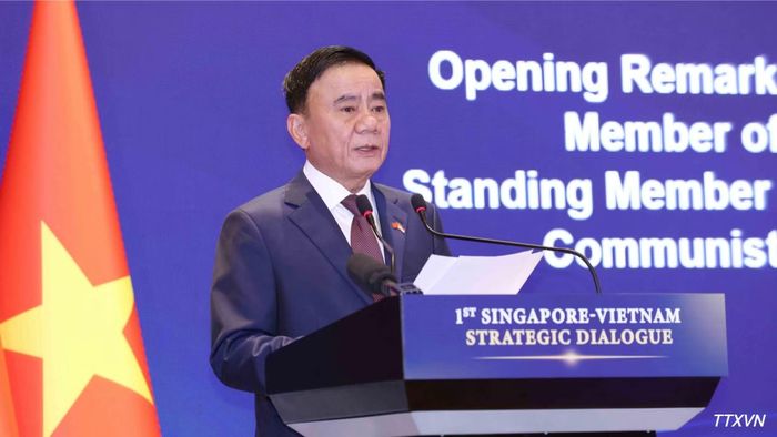 Đồng chí Trần Cẩm Tú, Ủy viên Bộ Chính trị, Thường trực Ban Bí thư phát biểu tại Đối thoại Chiến lược Việt Nam-Singapore lần thứ nhất giữa Đảng Cộng sản Việt Nam và Đảng Hành động Nhân dân Singapore. (Ảnh: Phương Hoa/TTXVN)