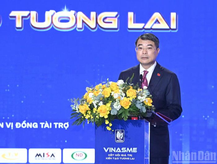 Thủ tướng Lê Minh Hưng phát biểu tại Lễ kỷ niệm 20 năm thành lập Hiệp hội Doanh nghiệp nhỏ và vừa Việt Nam.
