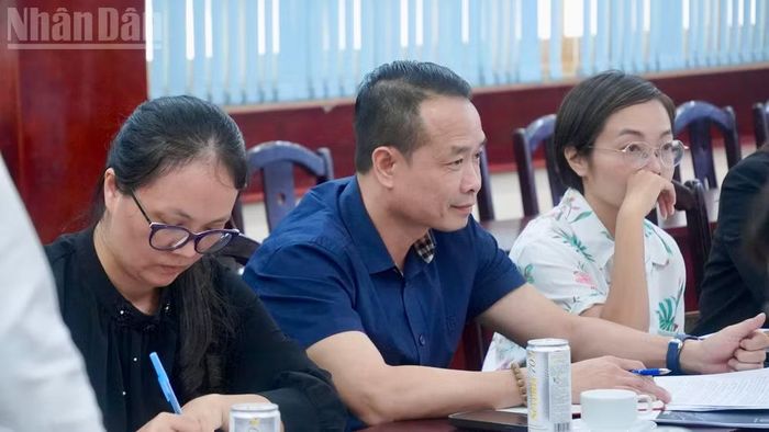 Đại diện Cơ quan Báo Nhân Dân tại khu vực miền nam dự cuộc họp.