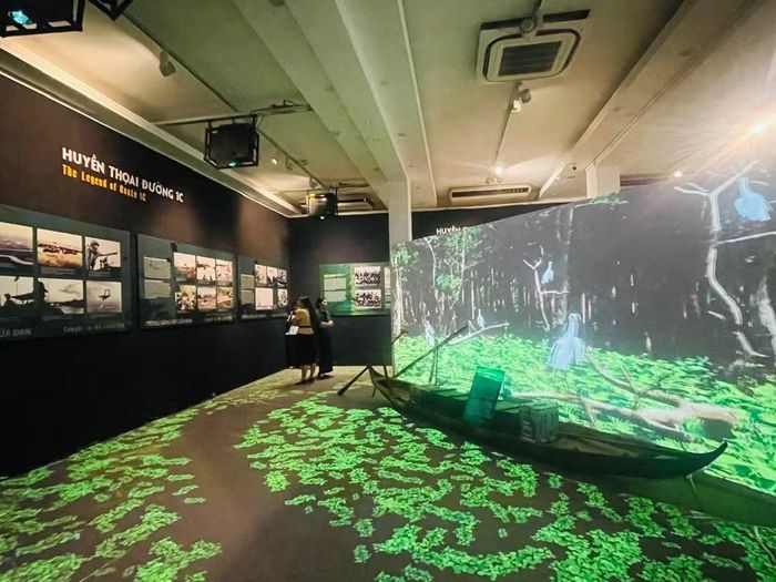 Không gian trải nghiệm “Dòng chảy ký ức” sử dụng công nghệ 3D Mapping. (Ảnh: VƯƠNG DIỆM)