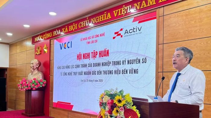 Ông Phạm Văn Thọ, Chủ tịch Hội đồng quản trị Công ty Cổ phần Công nghệ chống giả Việt Nam chia sẻ về giải pháp truy xuất nguồn gốc. (Ảnh: MINH HIẾU)