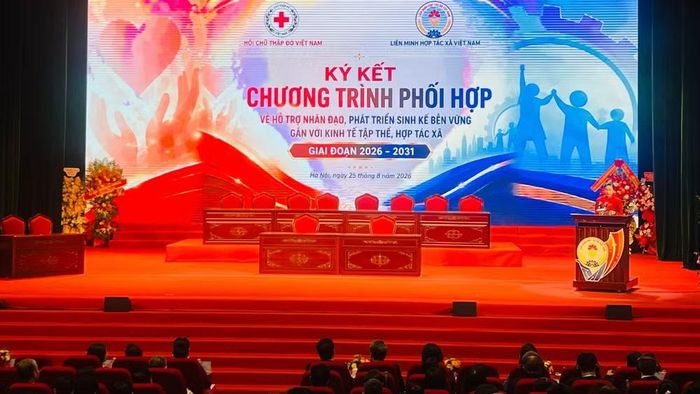 Lễ ký kết chương trình phối hợp về hỗ trợ nhân đạo, phát triển sinh kế bền vững gắn với kinh tế tập thể, hợp tác xã. (Ảnh: CTV)