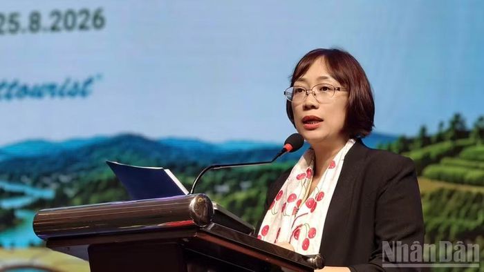 Phó Cục trưởng Du lịch quốc gia Việt Nam Phan Linh Chi phát biểu tại diễn đàn. (Ảnh: Mai Văn Bảo)