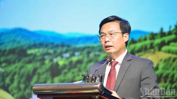 Phó Chủ tịch Ủy ban nhân dân tỉnh Lâm Đồng Đinh Văn Tuấn phát biểu khai mạc. (Ảnh: Mai Văn Bảo)