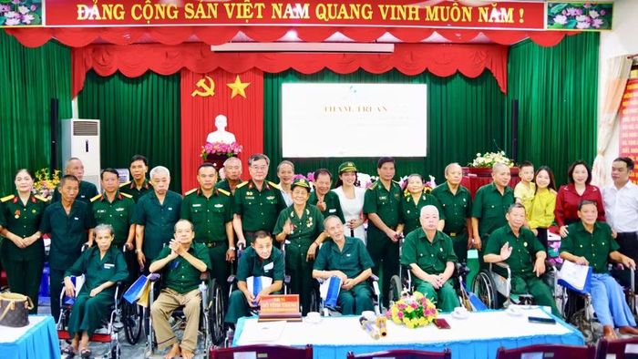 Cơ sở dữ liệu về người có công cũng là thành phần quan trọng trong Cơ sở dữ liệu quốc gia về an sinh xã hội. (Ảnh minh họa: Đoàn công tác tri ân các thương binh, bệnh binh và người có công cách mạng đang điều dưỡng tại Trung tâm điều dưỡng thương binh và người có công Long Đất, Thành phố Hồ Chí Minh/QUANG ANH)