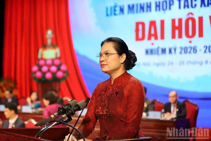 Bà Hà Thị Nga, Ủy viên Trung ương Đảng, Phó Chủ tịch-Tổng Thư ký Ủy ban Trung ương Mặt trận tổ quốc Việt Nam, phát biểu chỉ đạo tại Đại hội.