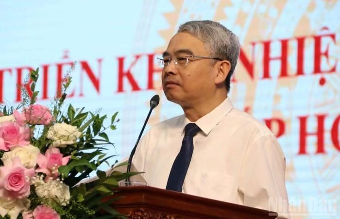Giám đốc Sở Giáo dục và Đào tạo tỉnh Hưng Yên Phạm Đồng Thụy phát biểu ý kiến. (Ảnh: Mai Tú)