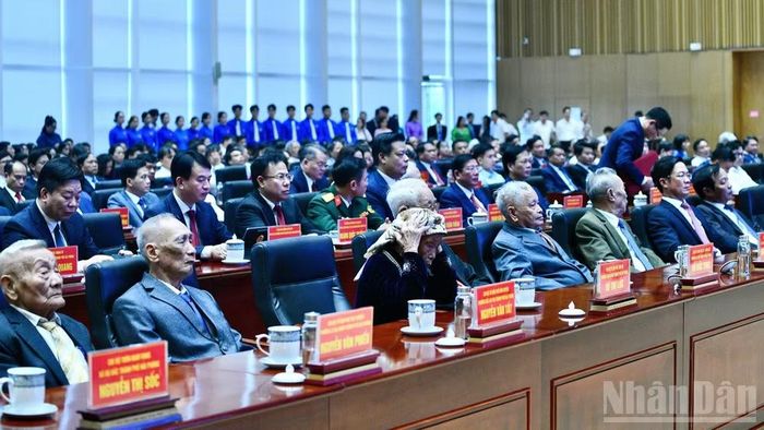 Các đại biểu tham dự buổi lễ. (Ảnh: THANH GIANG)