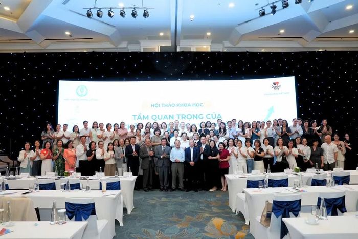 Các chuyên gia và khách mời tại tọa đàm.