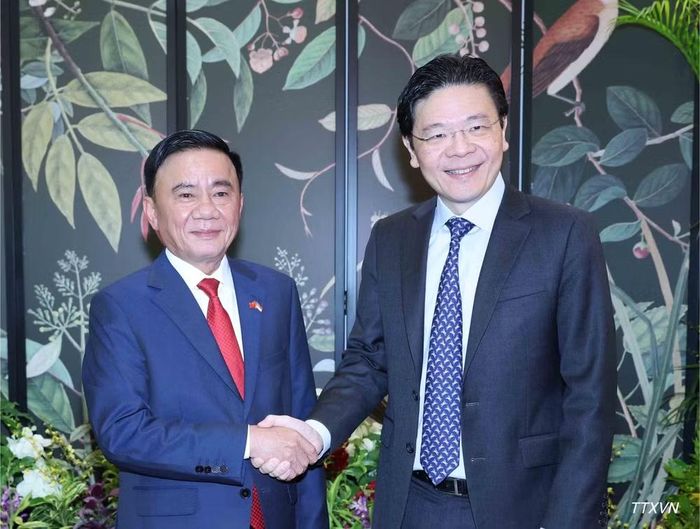 Thường trực Ban Bí thư Trần Cẩm Tú hội kiến Tổng Thư ký Đảng Hành động Nhân dân, Thủ tướng Singapore Lawrence Wong. (Ảnh: TTXVN)