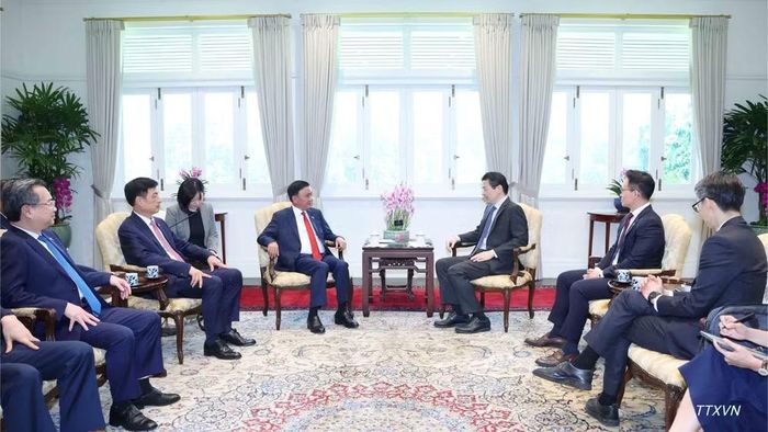 Thường trực Ban Bí thư Trần Cẩm Tú hội kiến Tổng Thư ký Đảng Hành động Nhân dân, Thủ tướng Singapore Lawrence Wong. (Ảnh: TTXVN)