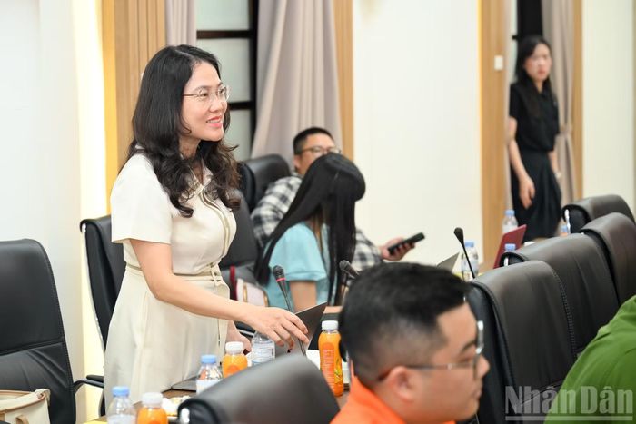Đại diện cơ quan báo chí đặt câu hỏi cho Ban tổ chức.