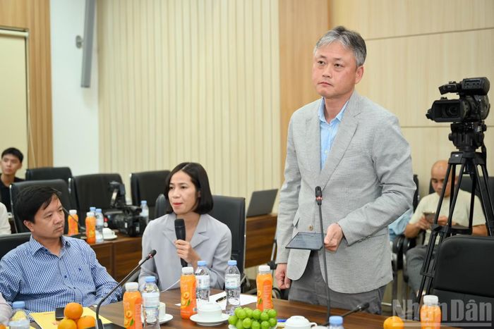 Ông Noh Seung Woo, Giám đốc Truyền thông và Trách nhiệm xã hội Samsung Việt Nam chia sẻ tại Lễ công bố.
