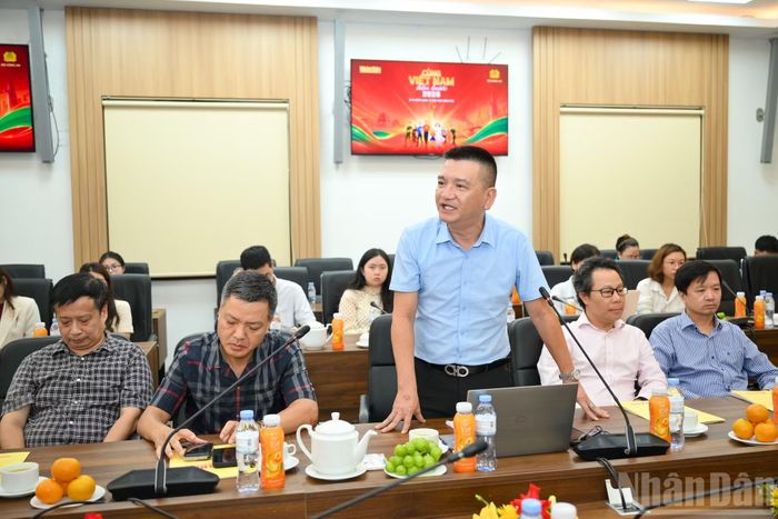 Ông Lê Duy Hưng Thịnh, Đơn vị tư vấn, đại diện Ban Tổ chức giới thiệu những nội dung cụ thể của Hoạt động đi bộ toàn quốc “Cùng Việt Nam tiến bước” năm 2026.
