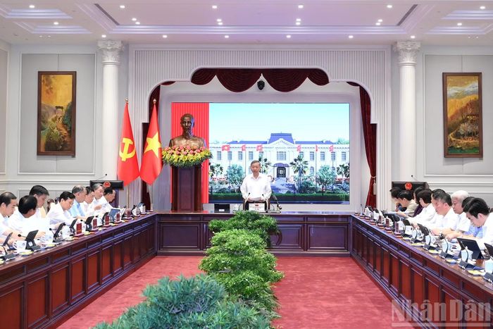 Quang cảnh cuộc làm việc.