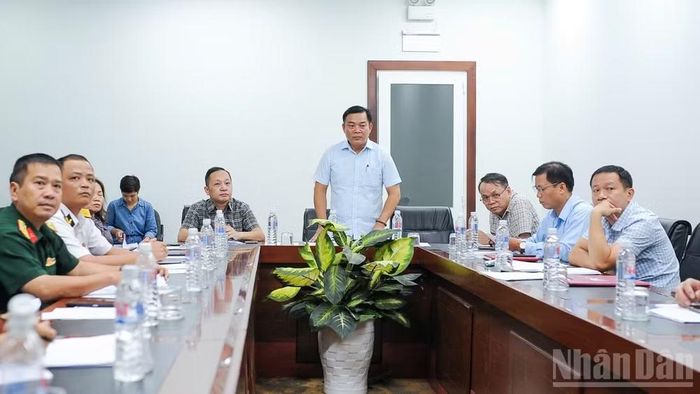 Các đồng chí dự cuộc họp.
