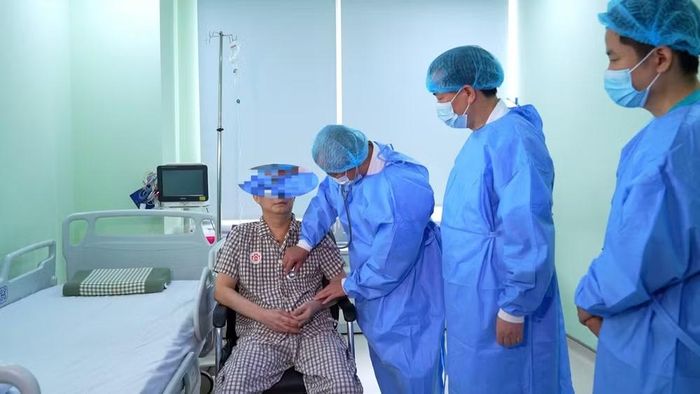 Bệnh nhân đang dần hồi phục sau mổ.