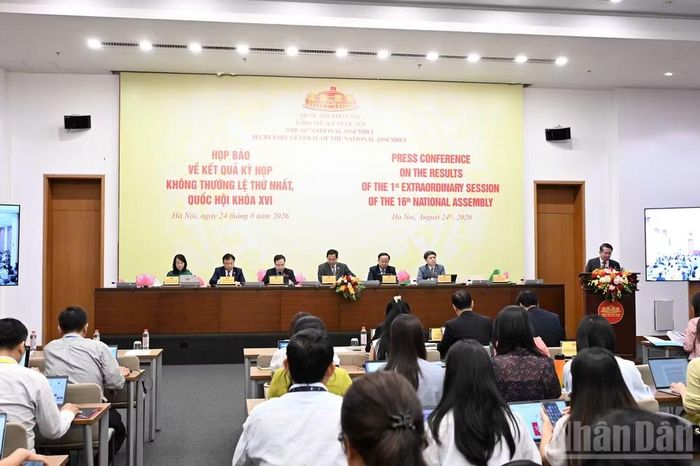 Quang cảnh họp báo về kết quả Kỳ họp không thường lệ thứ nhất, Quốc hội khóa XVI.
