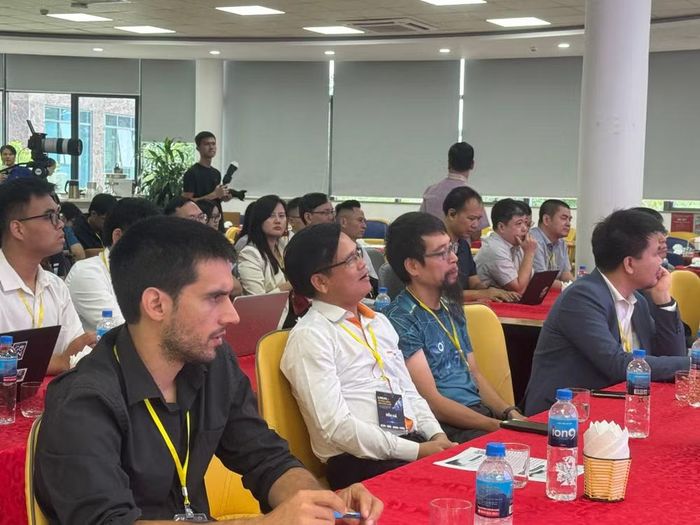 Hội thảo quy tụ các chuyên gia công nghệ, pháp lý và doanh nghiệp. (Ảnh: HÀ LINH)