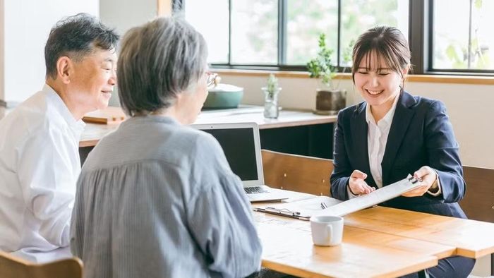 Giá trị của hợp đồng bảo hiểm nhân thọ không chỉ nằm ở quyền lợi chi trả, mà còn ở khả năng bảo vệ kế hoạch tài chính trước những biến cố bất ngờ. (Ảnh: NHÂN DÂN)