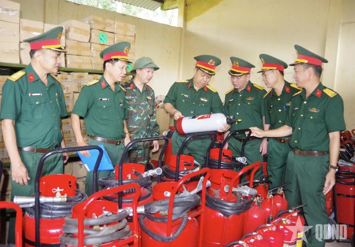  Đoàn công tác kiểm tra trang thiết bị phòng cháy, chữa cháy của Kho 789.
