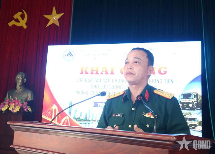 Đại tá Trần Hữu Ích, Chỉ huy trưởng Bộ CHQS TP Đà Nẵng phát biểu chỉ đạo tại buổi khai mạc.
