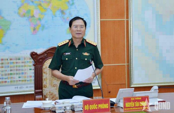 Đại tướng Nguyễn Tân Cương chủ trì phiên họp.