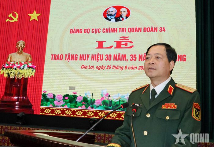 Trung tướng Đào Tuấn Anh, Ủy viên Trung ương Đảng, Tư lệnh Quân đoàn 34 phát biểu.