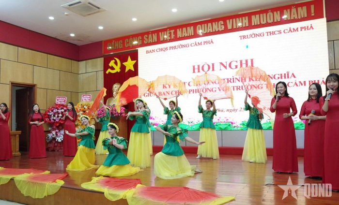 Tiết mục văn nghệ tại buổi ký kết. 