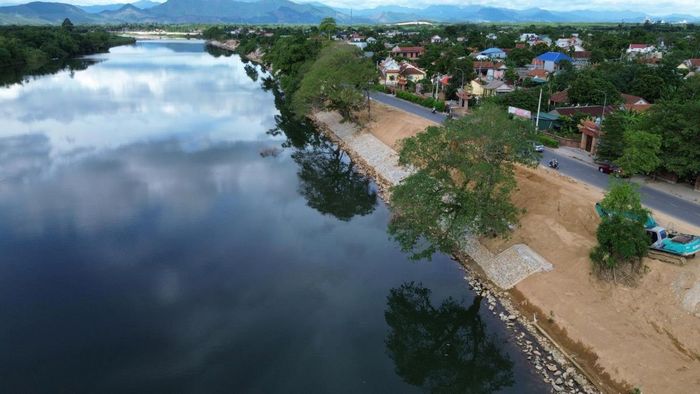 Dự án kè chống sạt lở sông Bồ.