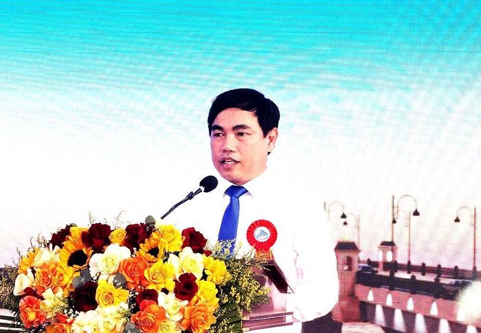 Đại diện Chủ đầu tư báo cáo về nội dung đầu tư 2 dự án.