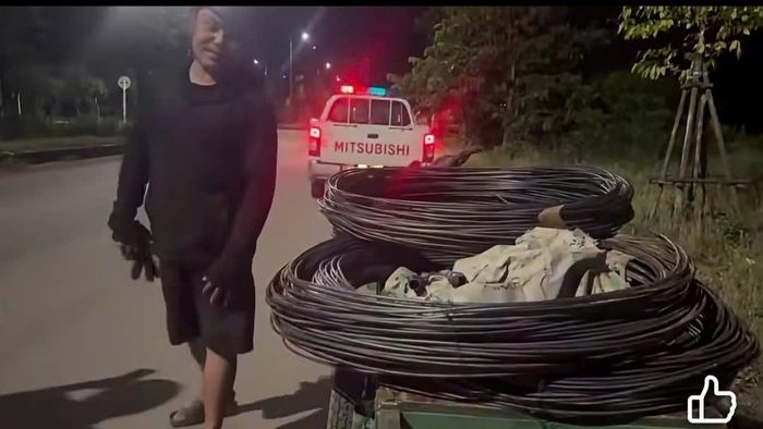 Đối tượng Nam cùng tang vật bị lực lượng CSGT bắt giữ