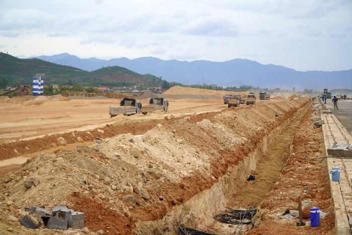  Các phương tiện, nhân lực, máy móc duy trì thi công nhiều mũi 