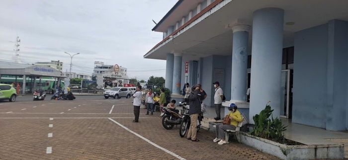  Hành khách chờ tại Bến tàu cao tốc Rạch Giá 