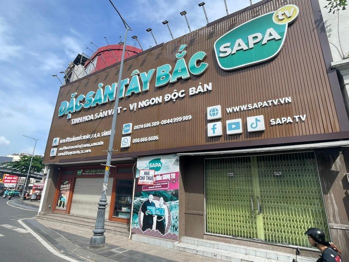  Cửa hàng Đặc sản Tây Bắc - Sapa TV tại TPHCM có vị trí đắc địa, hai mặt tiền. Ảnh: GIAO LINH. 